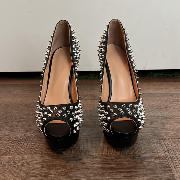 New Studded Stiletto Platform Black Pumps show stoppers - Picture 4 of 11